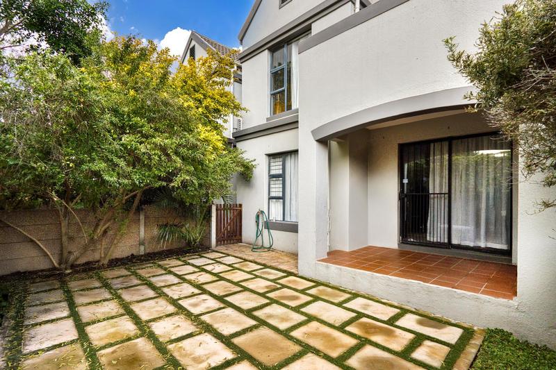 To Let 2 Bedroom Property for Rent in Somerset West Western Cape